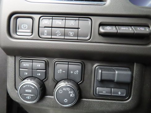 Used 2024 Chevrolet Suburban High Country image 47