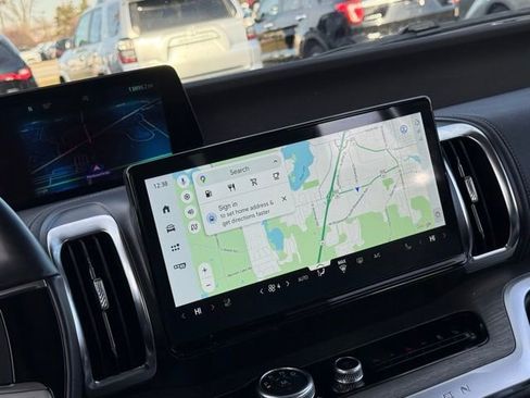 Certified 2025 Ford Expedition Max Platinum image 4