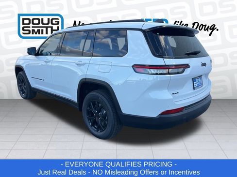 New 2025 Jeep Grand Cherokee L Laredo image 31