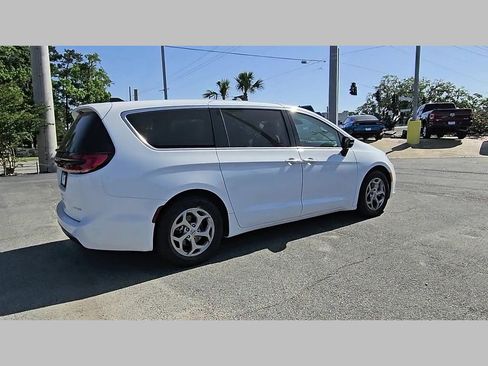Used 2024 Chrysler Pacifica Limited FWD image 34