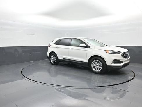 Certified 2024 Ford Edge SEL w/ Convenience Package AWD/4WD image 2