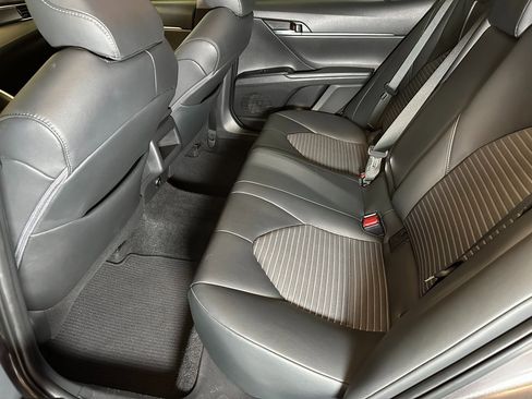 Used 2018 Toyota Camry SE image 17