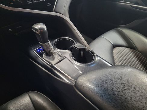Used 2018 Toyota Camry SE FWD image 26