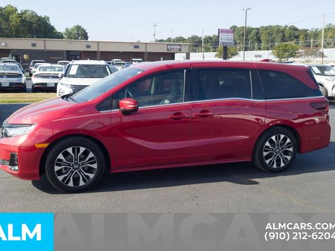 Used 2025 Honda Odyssey Elite image 12