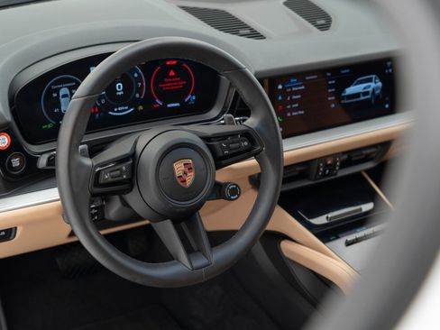 Certified 2026 Porsche Cayenne AWD/4WD image 19