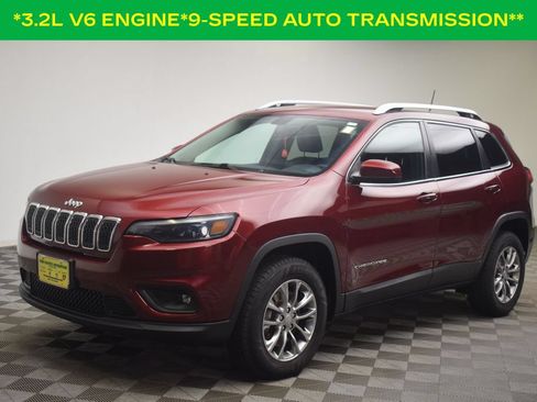 Used 2019 Jeep Cherokee Latitude Plus w/ Cold Weather Group AWD/4WD image 3