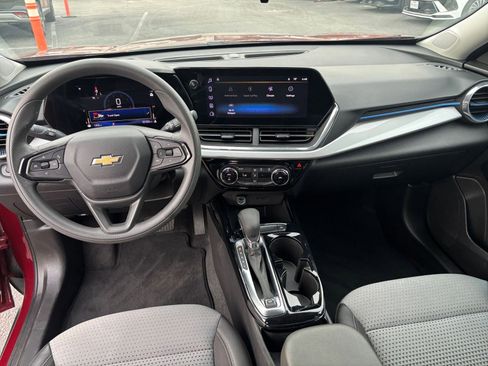 Used 2025 Chevrolet Trax LT image 27