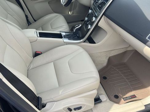 Used 2016 Volvo XC60 T6 w/ Proximity Package AWD/4WD image 18