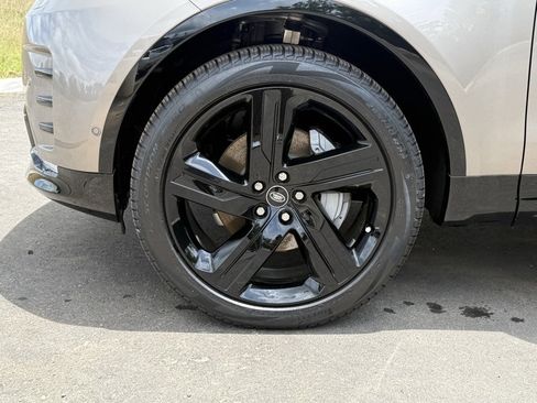 New 2025 Land Rover Discovery Dynamic SE image 10