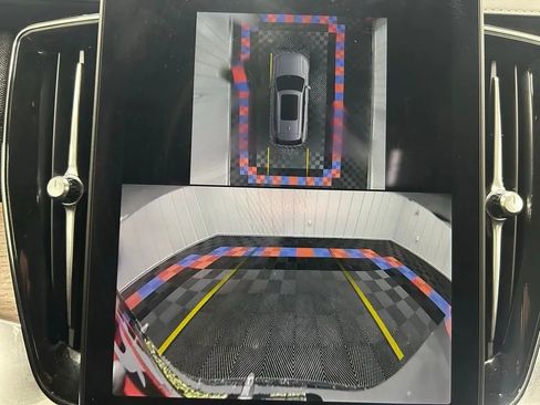 Used 2025 Volvo XC90 B6 Plus image 15