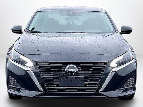 Used 2025 Nissan Altima 2.5 SV image 2