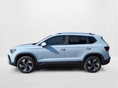 New 2025 Volkswagen Taos SE image 10