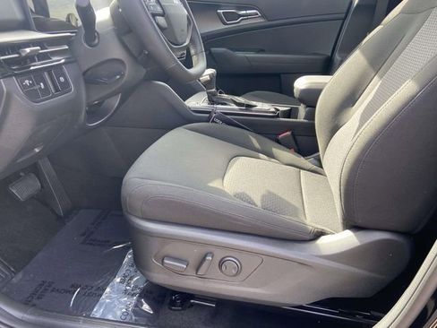 New 2026 Kia Sportage LX FWD image 10