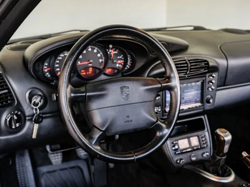 Used 2000 Porsche 911 Cabriolet image 16