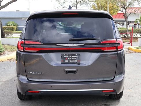 Used 2023 Chrysler Pacifica Touring-L image 13