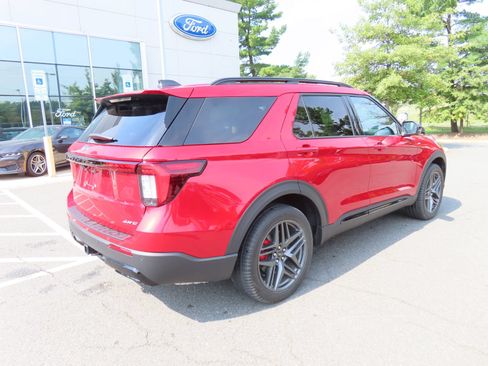 Used 2025 Ford Explorer ST-Line w/ Premium Package AWD/4WD image 5
