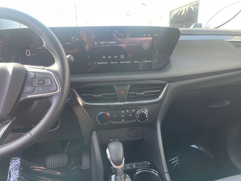 Used 2025 Buick Encore GX Preferred image 18