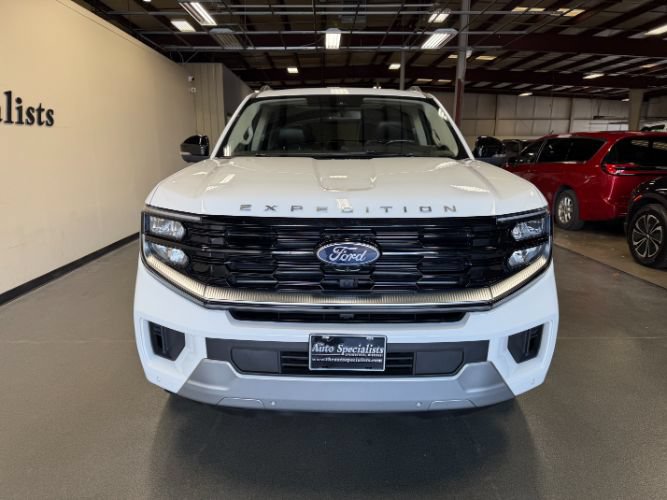 Used 2025 Ford Expedition Platinum w/ Driver's Package AWD/4WD image 7
