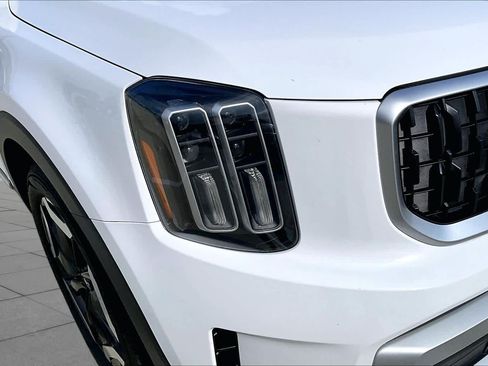 Used 2024 Kia Telluride EX w/ EX Captain's Chair Package FWD image 26