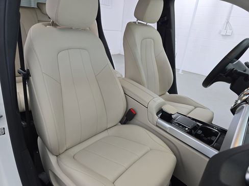 Used 2021 Mercedes-Benz GLB 250 4MATIC image 10