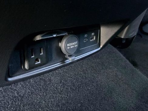 Used 2024 Nissan Armada SL w/ Captain's Chairs Package image 26