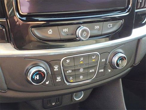 Used 2023 Chevrolet Traverse LT image 14