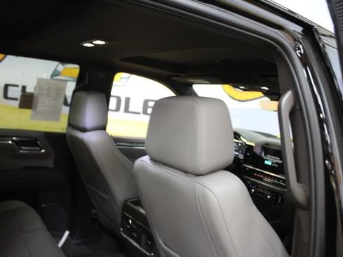Used 2023 Chevrolet Silverado 1500 LTZ w/ LTZ Premium Package AWD/4WD image 10