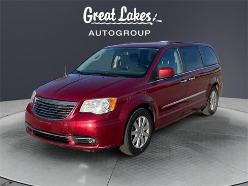 Used 2015 Chrysler Town & Country Touring w/ Driver Convenience Group image 1