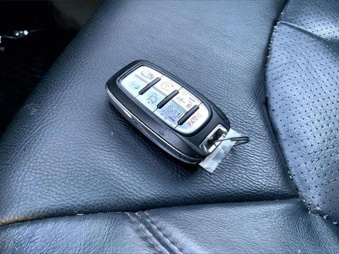 Used 2019 Chrysler Pacifica Touring-L image 26