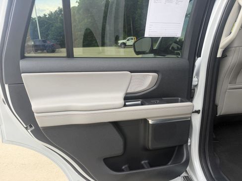 Used 2025 Ford Expedition Active AWD/4WD image 20