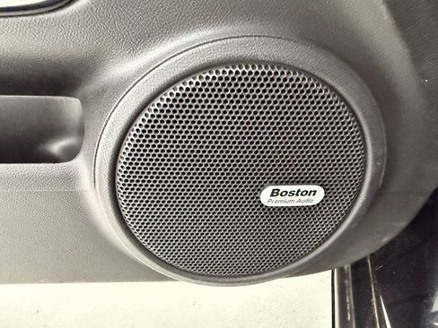 Used 2011 Chevrolet Camaro SS image 35