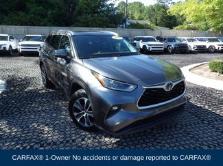 Used 2021 Toyota Highlander XLE FWD video 2