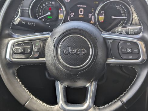 Used 2022 Jeep Wrangler Unlimited Sahara image 30