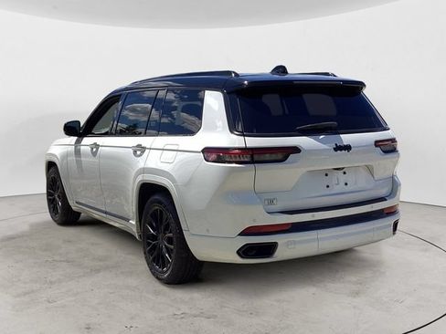 Used 2023 Jeep Grand Cherokee L Summit w/ Luxury Tech Group V AWD/4WD image 3