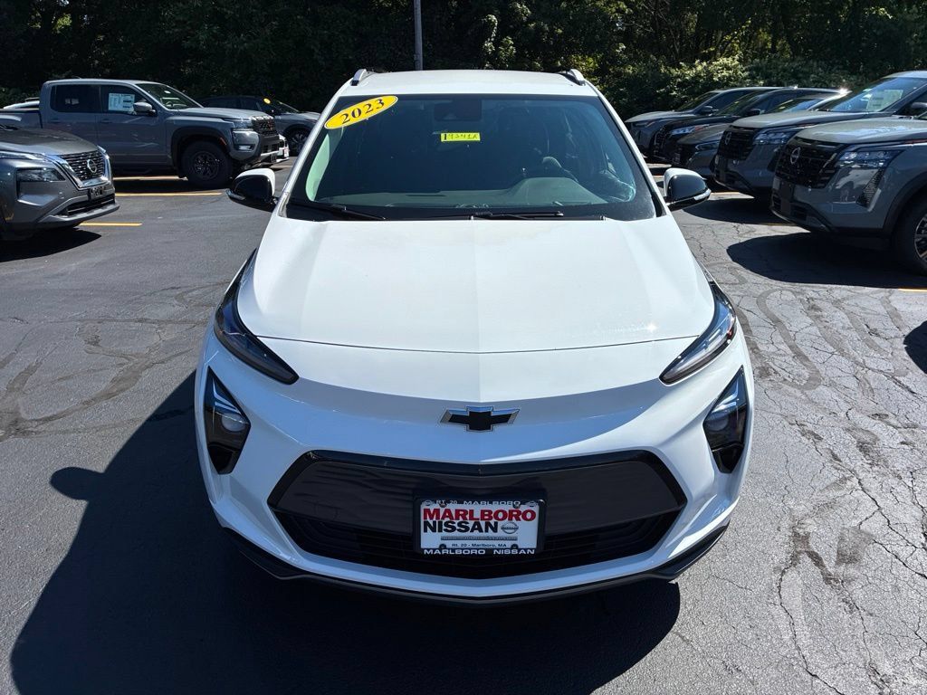 Used 2023 Chevrolet Bolt EUV LT w/ Driver Confidence Package FWD image 2