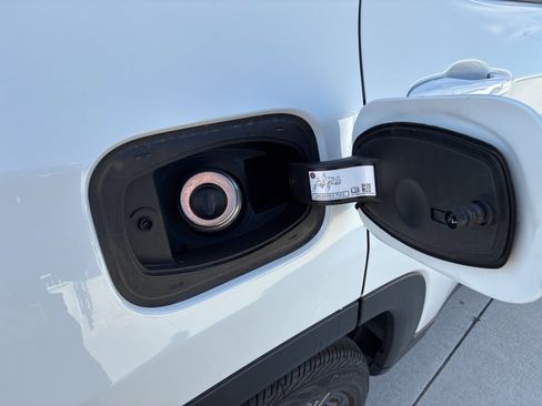 New 2026 Jeep Compass Limited w/ Sun, Sound & Navigation Group image 18