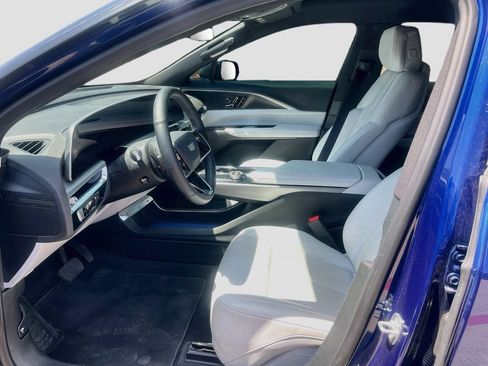 Used 2025 Cadillac Lyriq Sport AWD/4WD image 21
