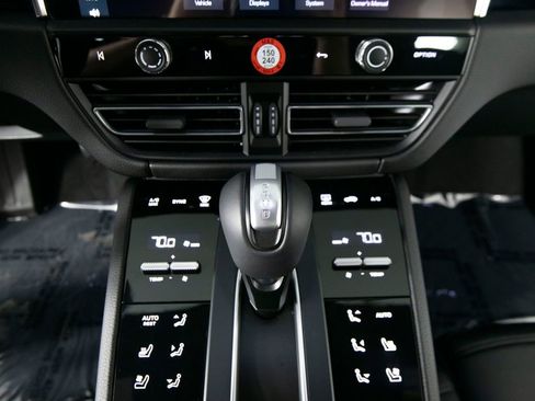 Certified 2026 Porsche Macan AWD/4WD image 28