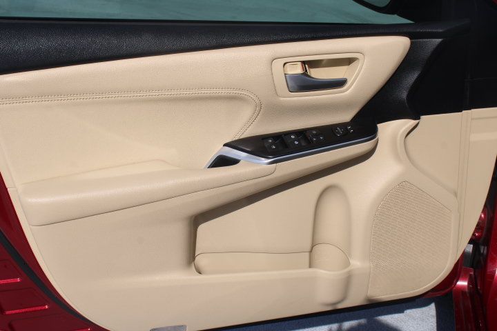 Used 2017 Toyota Camry XLE w/ Moonroof Package FWD image 10