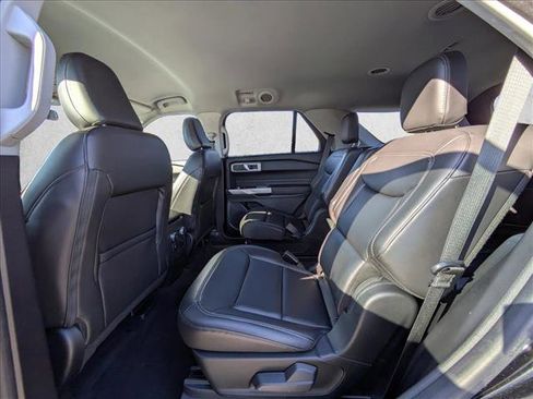 Certified 2022 Ford Explorer XLT w/ Equipment Group 202A image 19