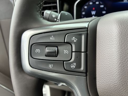 Used 2025 Chevrolet Silverado 1500 LTZ AWD/4WD image 31