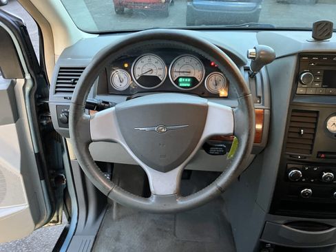 Used 2008 Chrysler Town & Country LX image 23