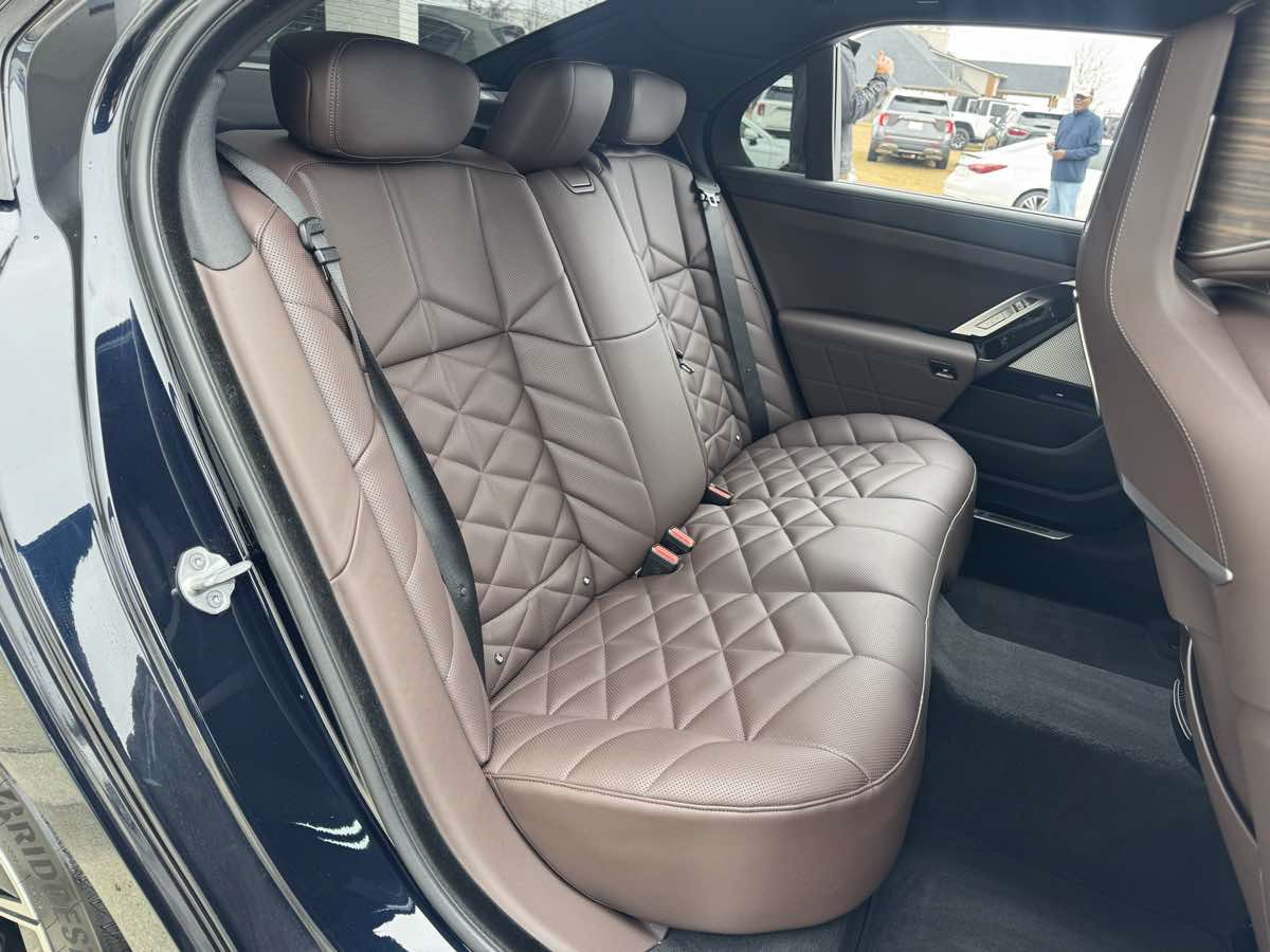 Used 2025 BMW 740i xDrive AWD/4WD image 12