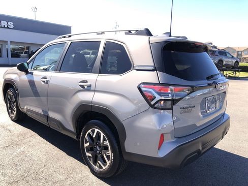 Used 2025 Subaru Forester Premium image 4