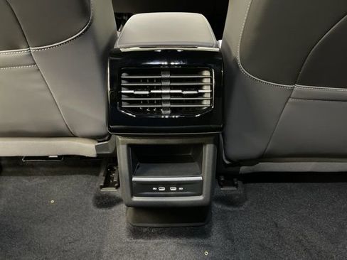 New 2025 Volkswagen ID.4 Pro image 25