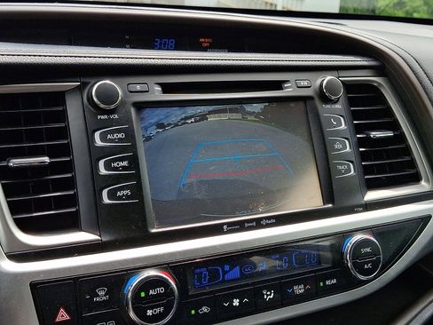 Used 2016 Toyota Highlander Plus AWD/4WD image 20