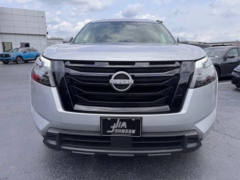 Used 2023 Nissan Pathfinder SV w/ Black Appearance Package AWD/4WD image 8
