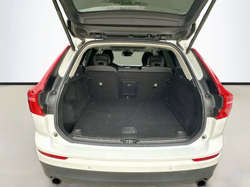 Used 2021 Volvo XC60 T5 Momentum w/ Protection Package Premier FWD image 27