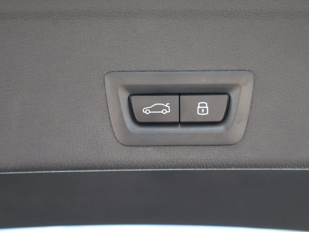 Used 2026 BMW X6 M60i AWD/4WD image 18