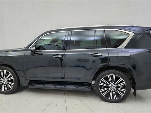 Used 2024 Lexus LX 600 4WD w/ Luxury Package image 4